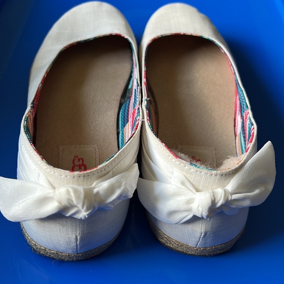 UGG Ballet Flat with Bow on Heel Cream Linen Like Fabric size 8 - Picture 3 of 9